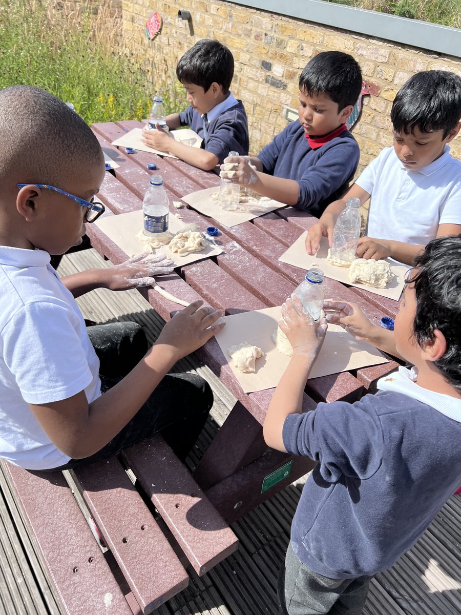 MayflowerSch's tweet photo. Today in Science Club, #KS1 have started making their own volcano. #learningscienceisfun https://t.co/370L7QcKke