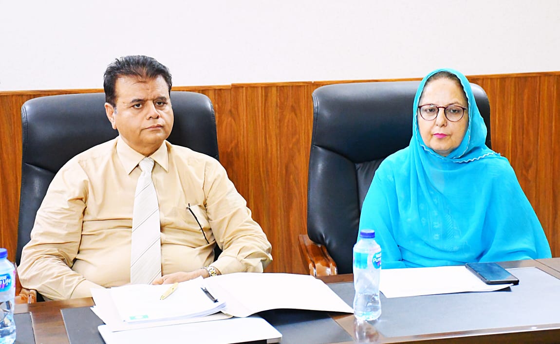 SELD_Sindh's tweet photo. Mr. Ghulam Akbar Laghari @AkbarLaghari5 Secretary SE&LD held meeting with delegation of All Sindh Office Superintendents Association today on 28-06-2022 at committee room of #PITHM to discuss the issues related to the Service Structure and Promotions Superintendent and Accounts https://t.co/zBBgXaitVU