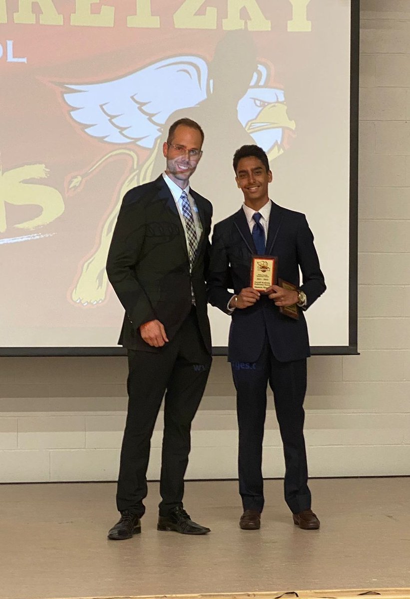 jaspreet_11's tweet photo. Congratulations Haneet for bagging the prestigious Overall Academic Proficiency Award at your Graduation – we are so very proud of you !

Thanks to the unwavering support of teachers &amp; staff at @wggriffins, you let Haneet shine under your able guidance.
@GEDSB https://t.co/buOzSoXwkO