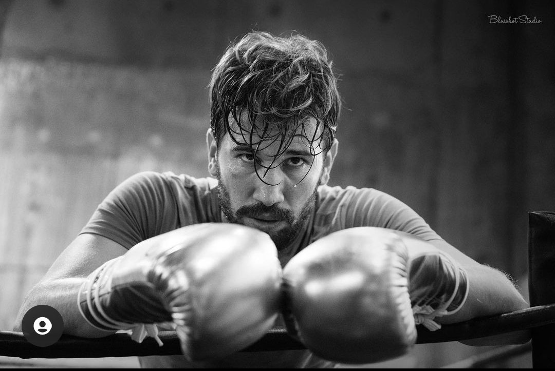 Mecnun961701901's tweet photo. #EfsaneninSonSurvivorı geri gelmeyecek iyi izleyin 🥊❤️ https://t.co/VV0lgLm6mU