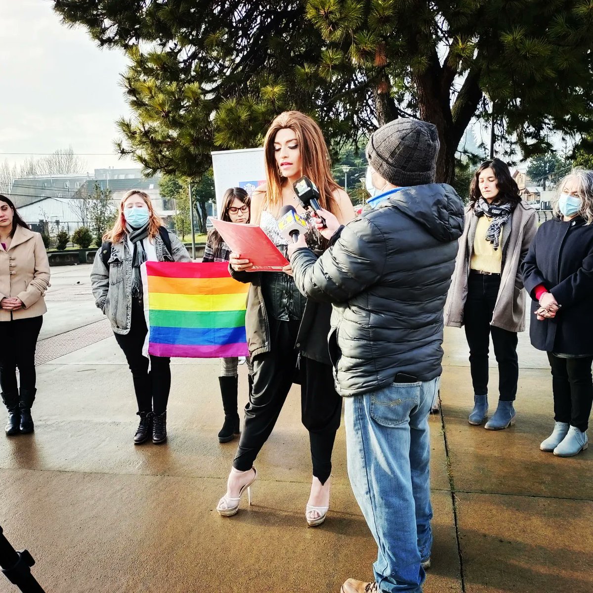 MMEG_Aysen's tweet photo. ❄️Esta mañana acompañamos a ONG Diversa Patagonia 🏳️🌈🏳️⚧️ con quienes hacemos una invitación 🗣️ para que nos reunamos #MesDelOrgullo
Cuándo❓ Sábado 02 de Julio
Donde❓ Monumento al Ovejero
A qué hora❓14.30
Nos vemos ‼️‼️
@DiversaPatagon1
@mineducaysen
@Injuv_Aysen
@DPRAysen https://t.co/1akHiKRI8M