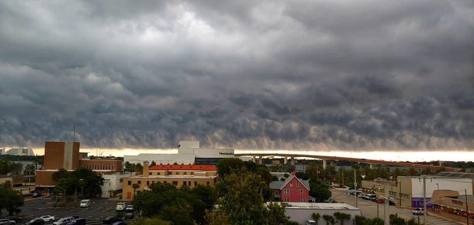 TheSaekoSNOW's tweet photo. Here are some more pics from the Facebook thread of other ppl posting wild ass sky photos as well https://t.co/97BwZ12RO3