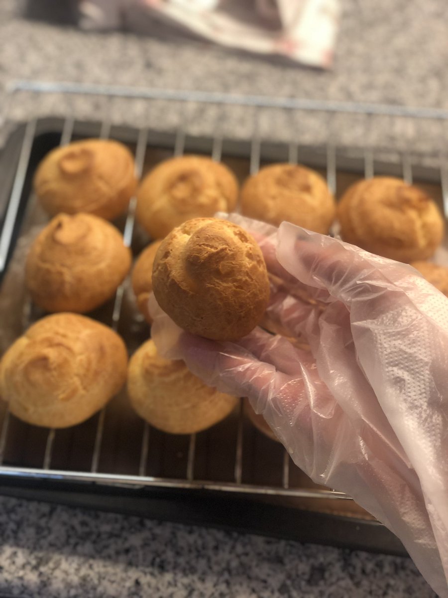 dream_irin's tweet photo. ขายchoux creamค่าเเต่ไม่ใช่chouxธรรมดาน้าา เราราดซอสฉ่ำๆด้วย🧁มี2รส dark chocกับmessy oreoค่ะ มีเลม่อนเมอเเรงด้วย เเพคเกจจิ้งปุ๊กปิ๊ก เดี๋ยวกลับไทยเดือนกันยาจะเปิดเตารับออเดอร์ค่ะ💖 https://t.co/zDcpVPTPb8