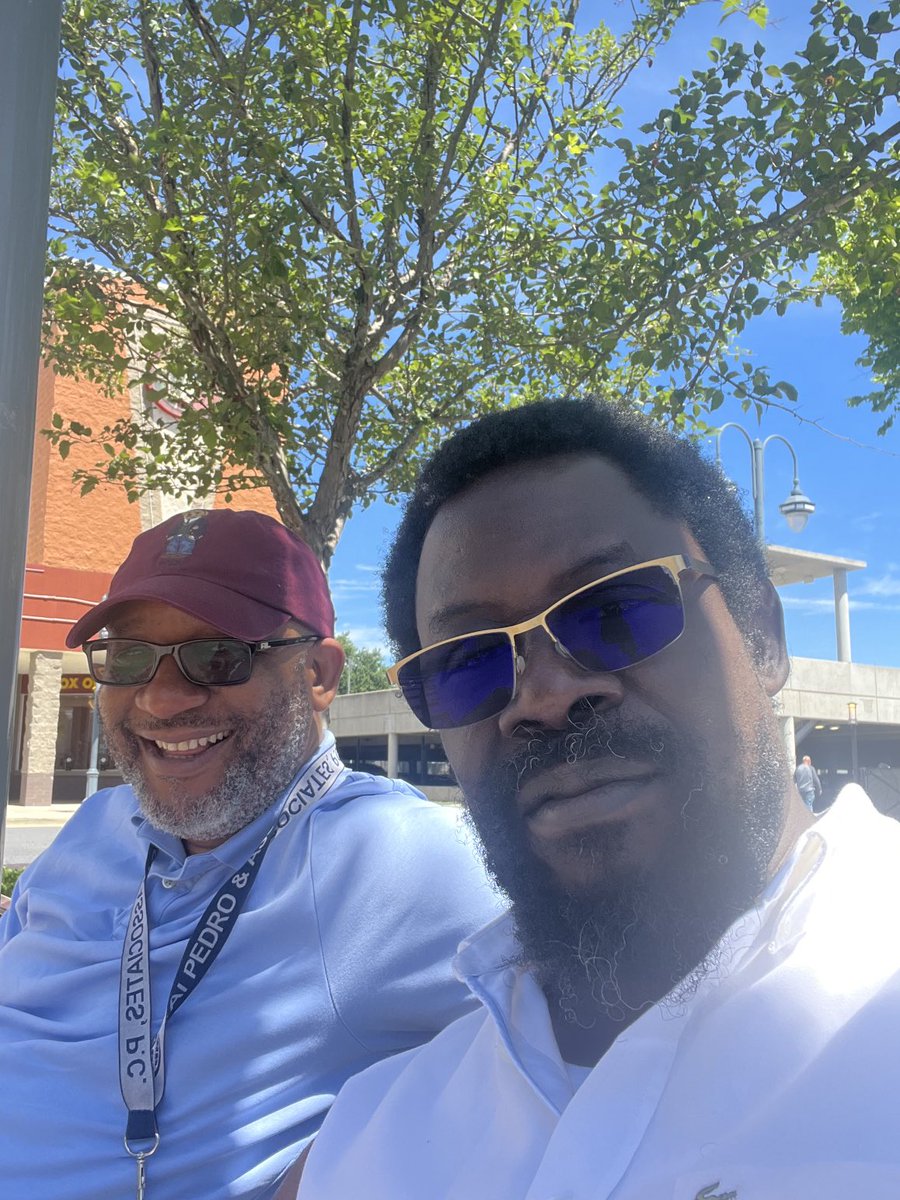 Me, Guru Gee, And I. Sun kissed..😎

#Enikure!🖐🏿🤬