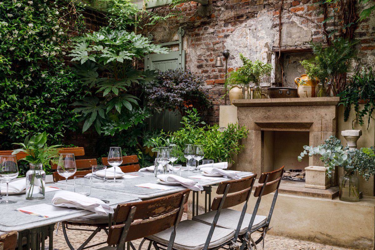 eaterlondon's tweet photo. 12 secluded courtyards and gardens for a beautiful summer dinner in London https://t.co/GfrEnd5QxL https://t.co/8LKA3VV5b9