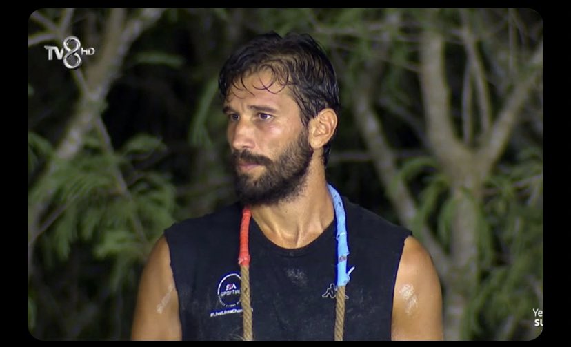 IsmetWaterson2's tweet photo. Bugün biz bu adamı son kez izleyecegiz parkurda Survivor tarihinin tartışmasız en büyük efsanesi seni çook özleyecegiz şampiyon beş yıl boyunca seninle ağlamak seninle gülmek çok güzeldi son survivorını güzelce noktalamaya geliyoruz 

#EfsaneninSonSurvivorı https://t.co/zstPOL4L1t