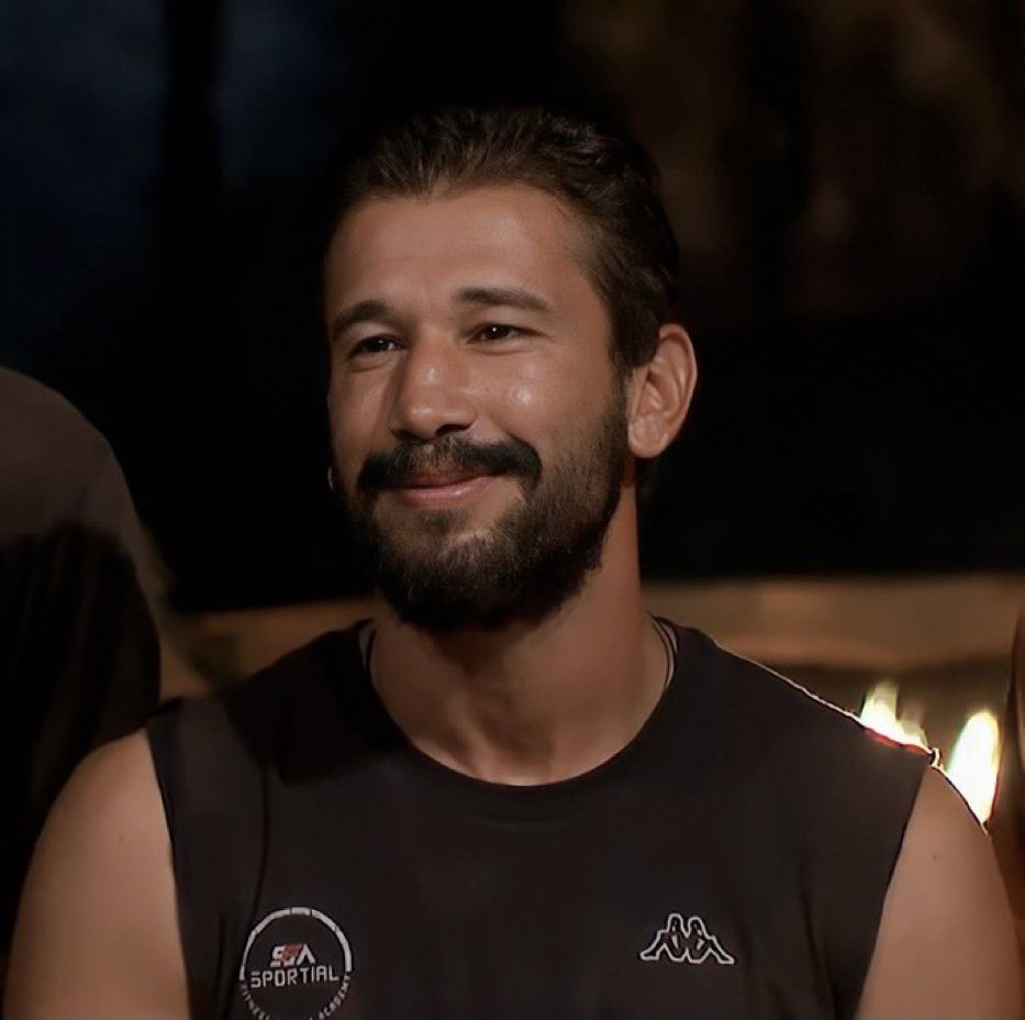 IsmetWaterson2's tweet photo. Bugün biz bu adamı son kez izleyecegiz parkurda Survivor tarihinin tartışmasız en büyük efsanesi seni çook özleyecegiz şampiyon beş yıl boyunca seninle ağlamak seninle gülmek çok güzeldi son survivorını güzelce noktalamaya geliyoruz 

#EfsaneninSonSurvivorı https://t.co/zstPOL4L1t