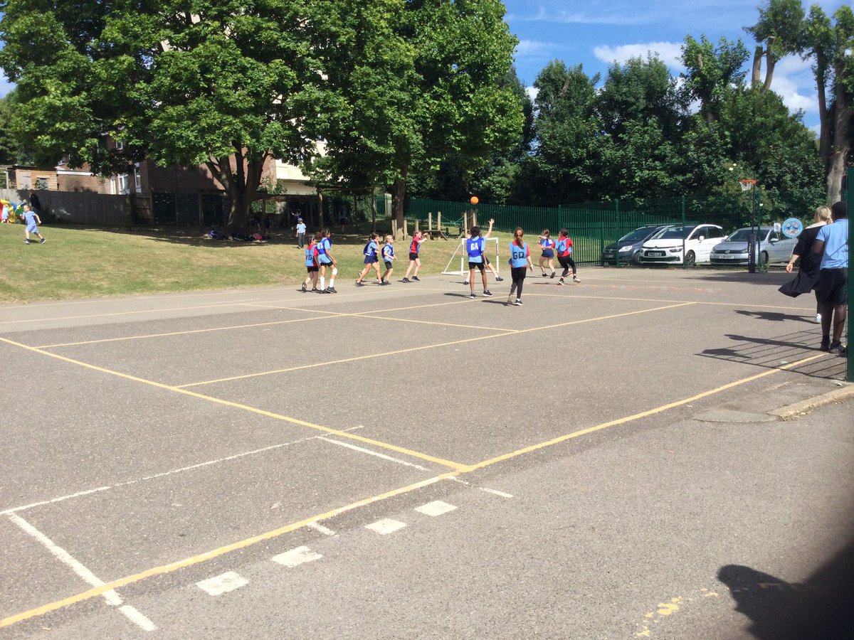 NashMillsSchool's tweet photo. Year 6 Netball Team play their final game for Nash Mills. We are so proud of their commitment and dedication towards the sport over the last few months. #netall #finalwin @EnglandNetball @ThomasCoramPE https://t.co/OHjFzCAS1W