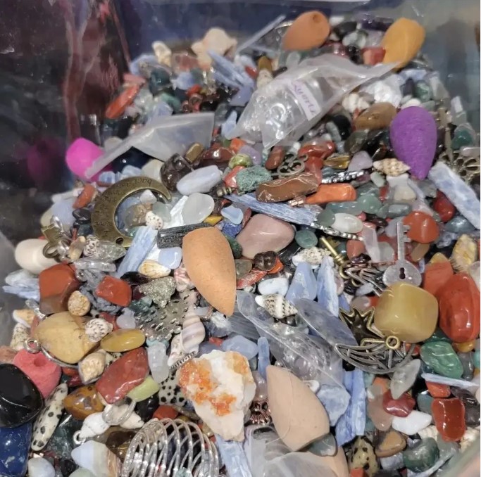 MyCrystalRomanc's tweet photo. More #Crystal confetti 
#mineral #meditation https://t.co/3o9lv2AVX0