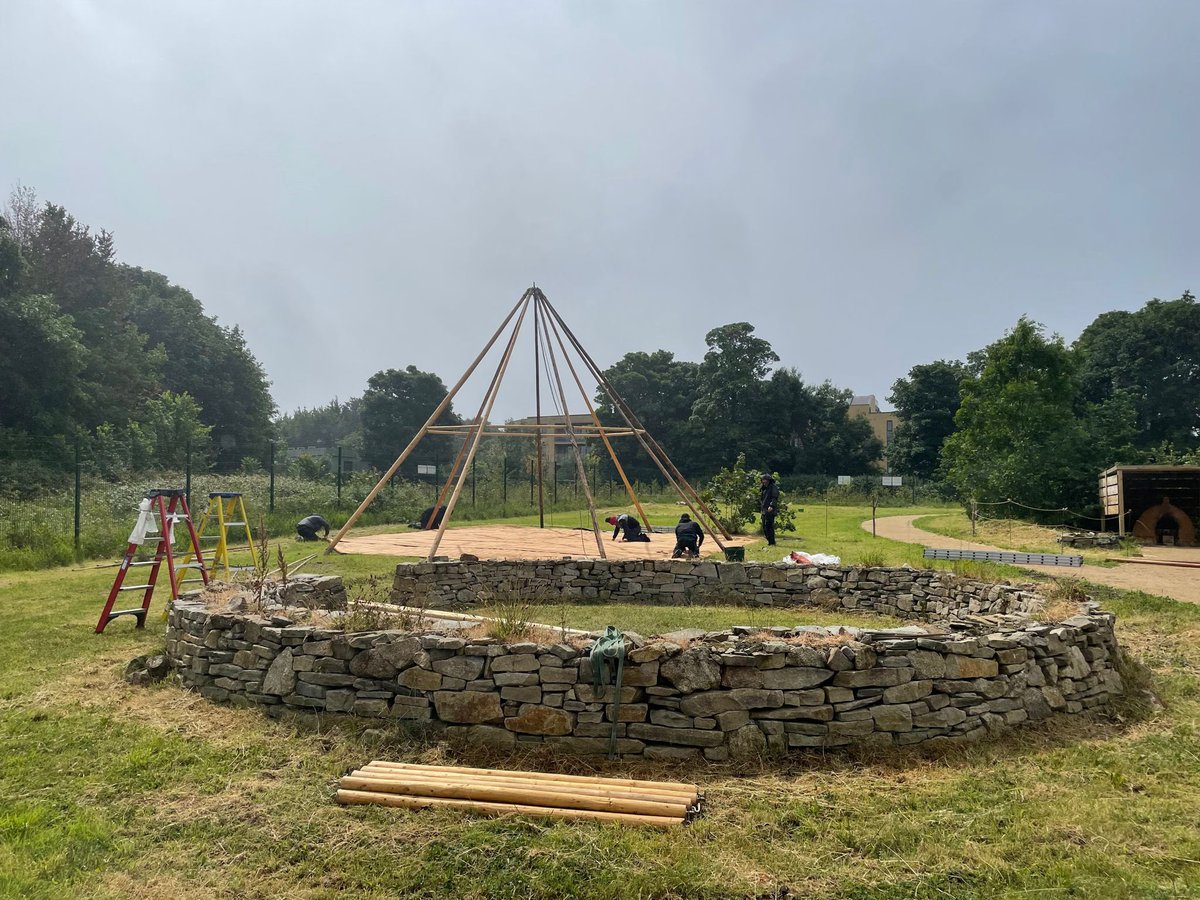 Great to see @odaiosfoods team getting UCD CEAMC ready for the spectacular food and music event for the global hunter-gatherer conference food event at @CHAGS131 this week... it’s going to be amazing ... @ucdarchaeology @GraemeMWarren @HunterUcd