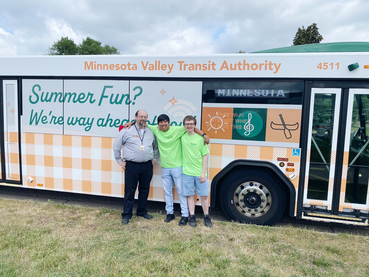 Such a joy getting to be apart of the Dan Patch Days Parade in Eagan! 

#schmittyandsons #schoolbus #drivers