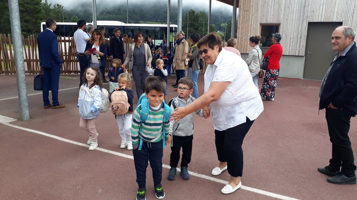 dsden66's tweet photo. "L'ecole dehors" (suite)
Classe transplantée pour les 20 écoliers de la maternelle #Théza vers la montagne #Matemale
Arrivés hier, repas sur place, activités, puis hébergement au centre de loisirs #UDSIS #LesAngles
Très bonne semaine d'échanges à la découverte du milieu forestier https://t.co/PsgFB1kXnk