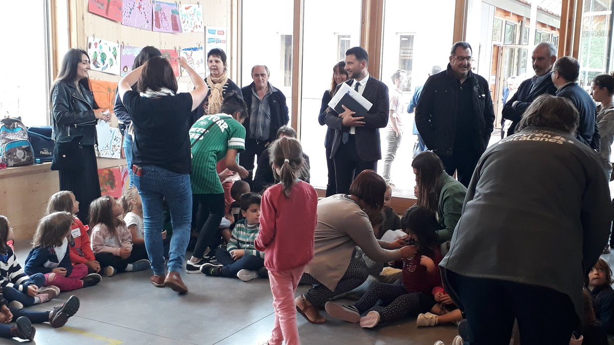 dsden66's tweet photo. "L'ecole dehors" (suite)
Classe transplantée pour les 20 écoliers de la maternelle #Théza vers la montagne #Matemale
Arrivés hier, repas sur place, activités, puis hébergement au centre de loisirs #UDSIS #LesAngles
Très bonne semaine d'échanges à la découverte du milieu forestier https://t.co/PsgFB1kXnk