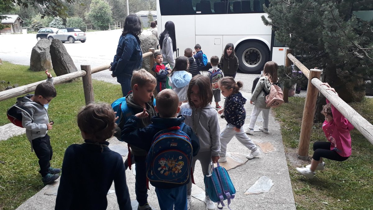 dsden66's tweet photo. "L'ecole dehors" (suite)
Classe transplantée pour les 20 écoliers de la maternelle #Théza vers la montagne #Matemale
Arrivés hier, repas sur place, activités, puis hébergement au centre de loisirs #UDSIS #LesAngles
Très bonne semaine d'échanges à la découverte du milieu forestier https://t.co/PsgFB1kXnk
