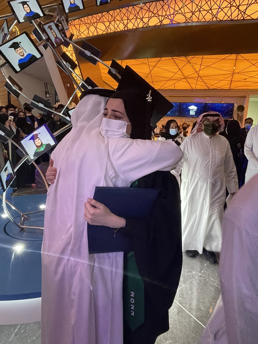 Parents documenting these beautiful moments #MBRUGRAD 🎓