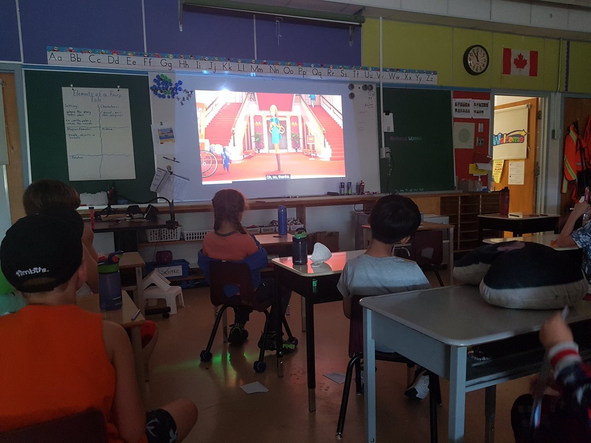 MsEPrice15's tweet photo. It's a Freezies and Sing 2 kind of day. Ss wanted to watch a movie for one of our end of the year activities. Thanks Ms. Candy for the freezies! @BayridgePS_LDSB https://t.co/qKF8y14oTR