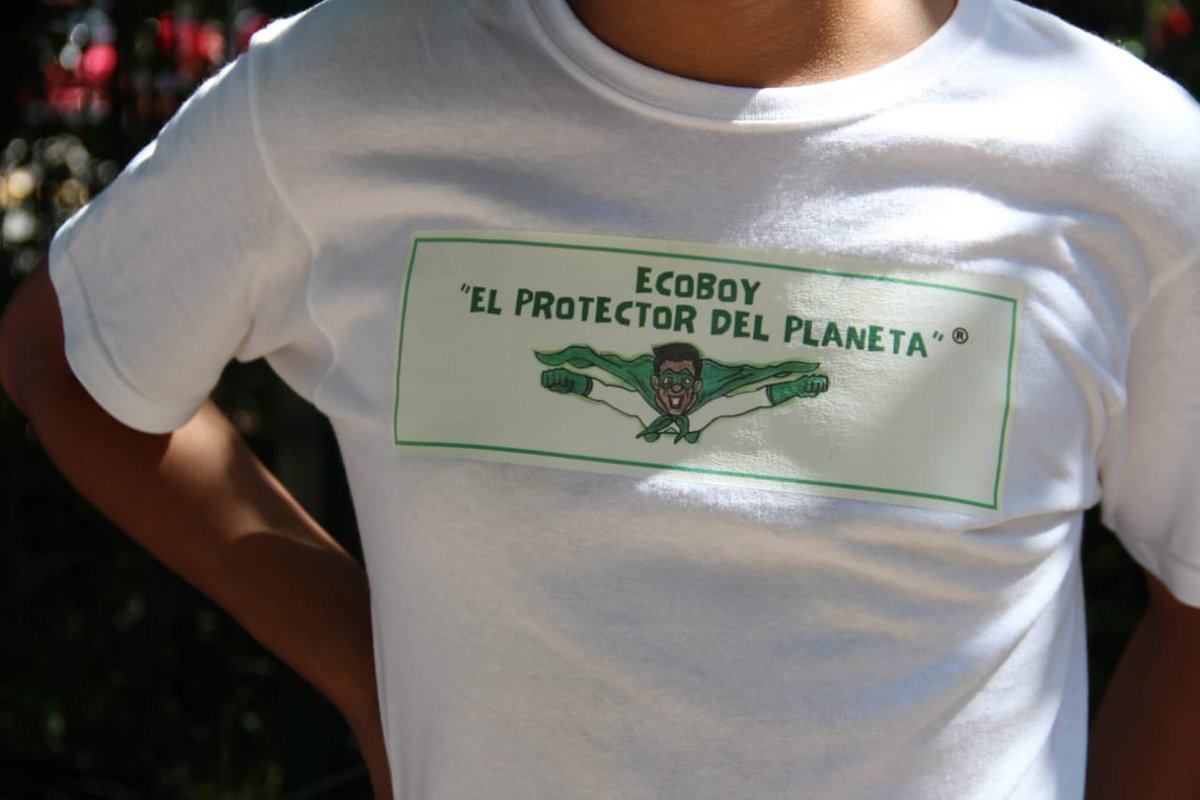 AdrianPerezVera's tweet photo. @Emmanuel_GC1 mejor conocido como #EcoBoy propusó que les regalemos unas alcancías ecológicas e hiciermos algunas actividades para que lxs pequeñxs identifiquen la gran variedad de plantes y árboles 🪴🌳🌿🌲 https://t.co/moFaQQra1N