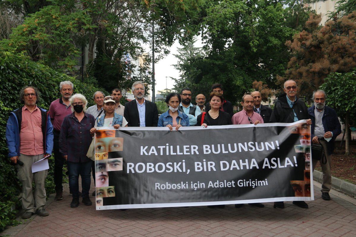 ihdankara's tweet image. 10,5 yıl, 126 ay, 548 hafta, 3835 gündür Roboski adaleti arıyor. Roboski bu toprakların utancı, kanayan yarası ve adalet arayışıdır.
#RoboskiİçinAdalet