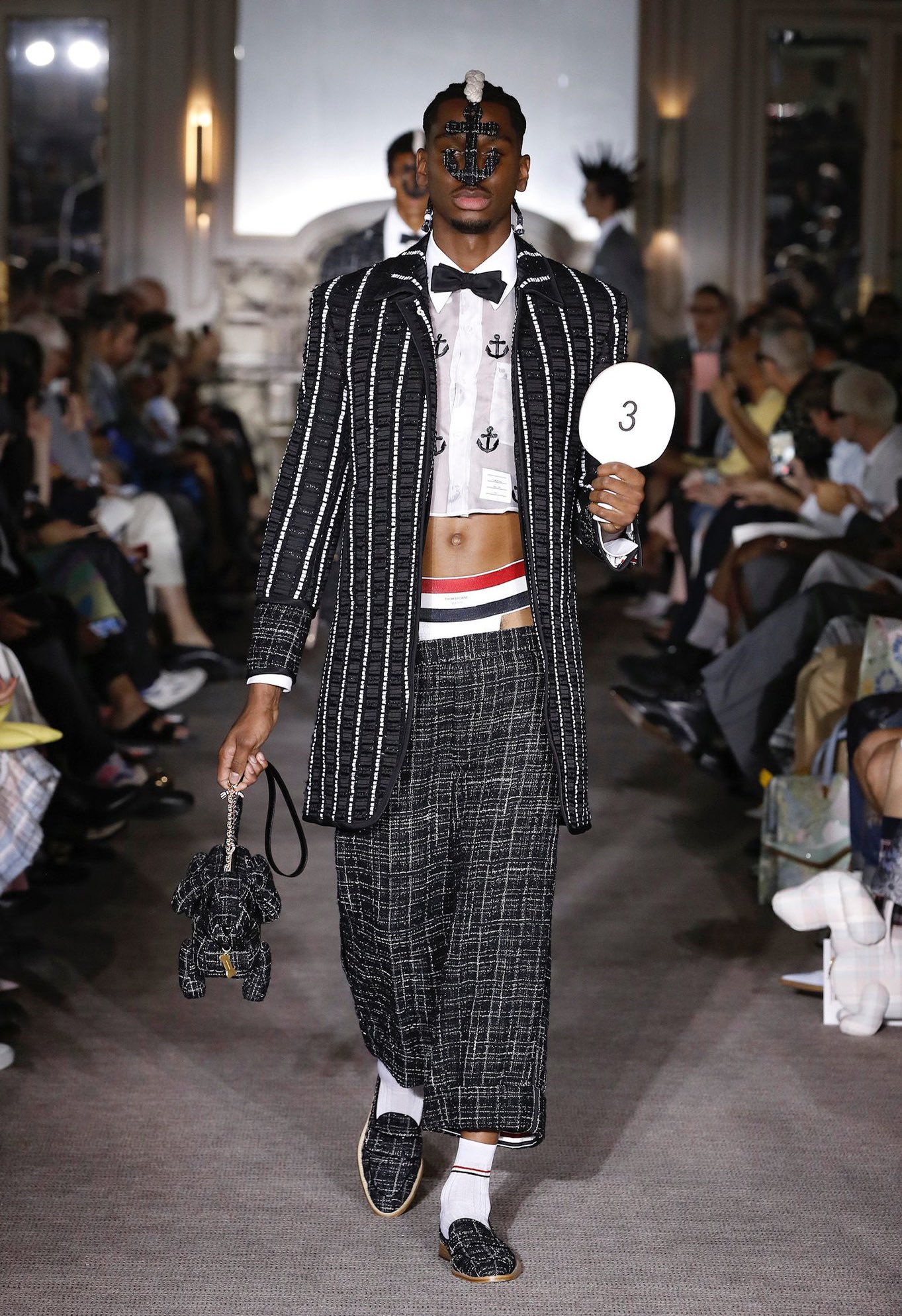 Shai Gilgeous-Alexander Documents Watching—and Walking!—the Runways in  Paris