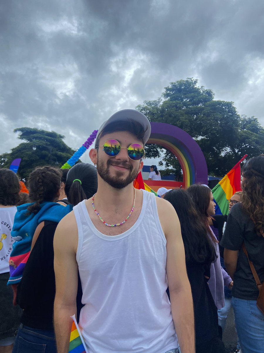 MarioViqz's tweet photo. Voy a subir las fotos de mi primer pride aquí porque mi mamá se enojó que las subiera a IG😚 happy pride!!🏳️‍🌈🫶🏼 https://t.co/mdScpGIbM2