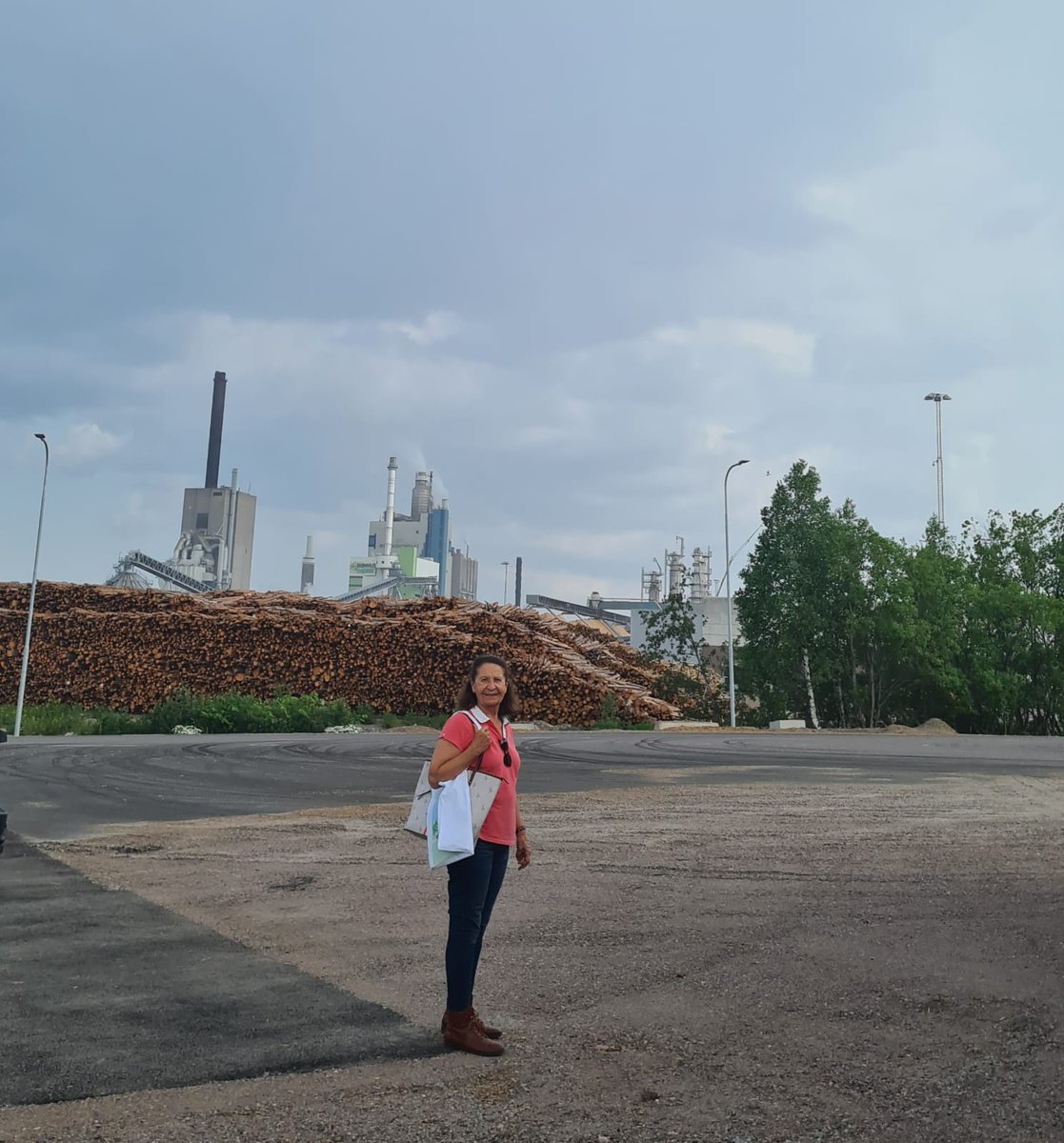 MazalyAguilar's tweet photo. 👉Visita a una fábrica Pyrocell.
#bosques #agricultura #ganadería #Pyrocell #biocombustible #serrin
@AFAMMERmujer @AsajaNacional @COPACOGECA @VOX_Europa_ @vox_es @ecrgroup https://t.co/9xEUMFi8bA