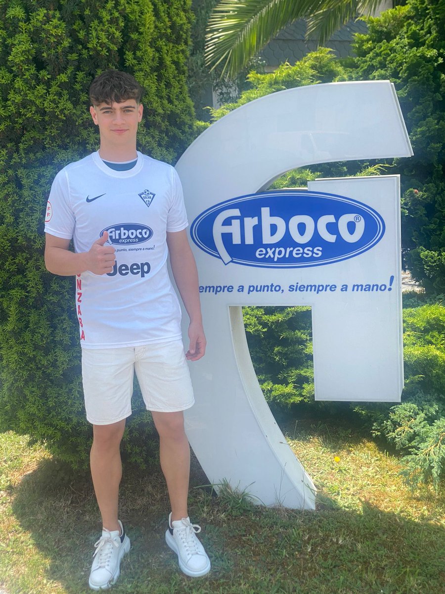 Contentos de anunciar que nuestro portero Adrian Suárez acaba su etapa juvenil y da un pasito más firmando en 3RFEF con el club coruñés del SILVA SD.💪🔝⚽️ 
<a href="/adriiiicastro_/">Adrián Suárez Castro</a> 
<a href="/vrua8/">Vicente Ruá Aguado</a>