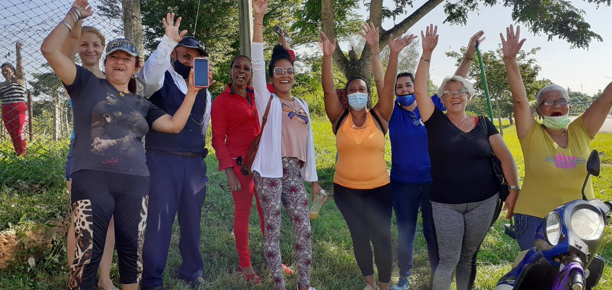 TransporteVC's tweet photo. #EPTVC Los transportistas villaclareños celebran su día este 28 de junio de forma diferente, la fiesta es TRABAJANDO.
A cubanos y cubanas que hacen del transporte más que una profesión, el centro de sus vidas: ¡FELICIDADES!#CubaViveYTrabaja https://t.co/7oLHK4Pb09