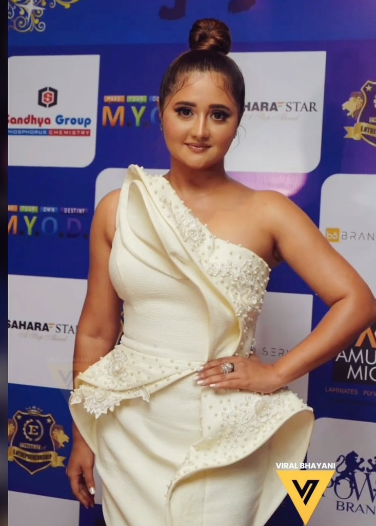 ayshahabib11's tweet photo. Genuinely so happy for you @TheRashamiDesai 😘❤️.

#RashamiDesai #Rashamians https://t.co/HdQA9yBaeE