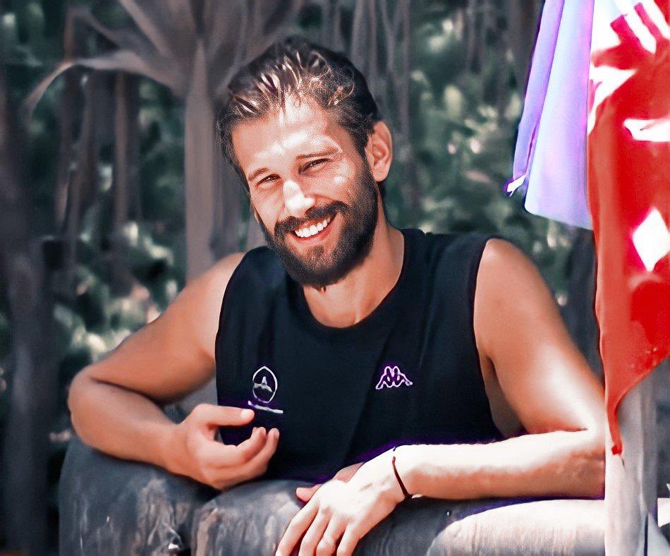 surnabus's tweet photo. seni o kadar çok seviyorum ki duruşunu karakterini doğallığını merhametini azmini sabrını iyi niyetini kalbinin güzelliğini çok seviyorumm

#EfsaneninSonSurvivorı https://t.co/ed3zHzb4Fm