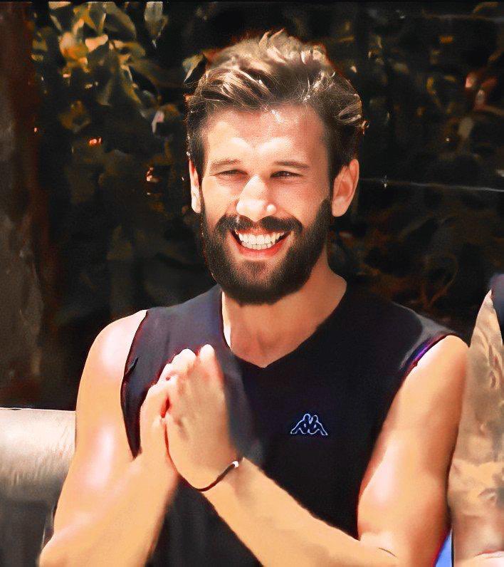 surnabus's tweet photo. seni o kadar çok seviyorum ki duruşunu karakterini doğallığını merhametini azmini sabrını iyi niyetini kalbinin güzelliğini çok seviyorumm

#EfsaneninSonSurvivorı https://t.co/ed3zHzb4Fm