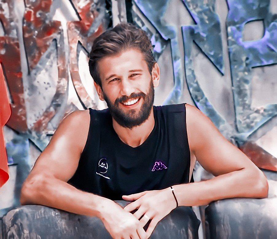 surnabus's tweet photo. seni o kadar çok seviyorum ki duruşunu karakterini doğallığını merhametini azmini sabrını iyi niyetini kalbinin güzelliğini çok seviyorumm

#EfsaneninSonSurvivorı https://t.co/ed3zHzb4Fm