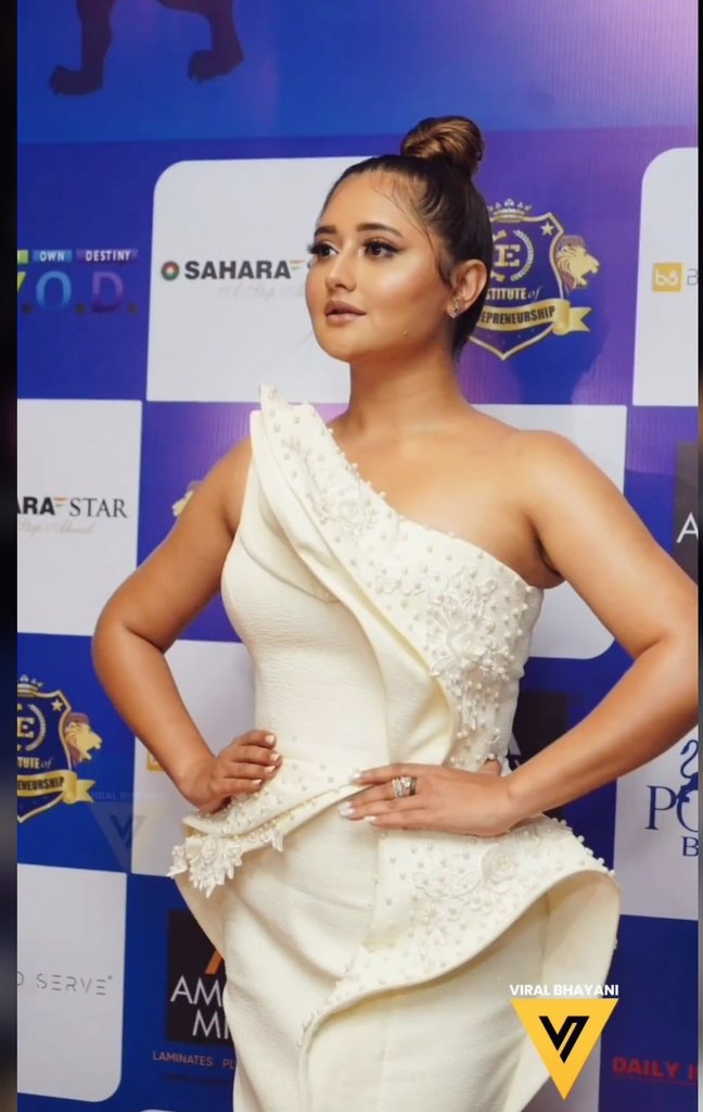 ayshahabib11's tweet photo. Genuinely so happy for you @TheRashamiDesai 😘❤️.

#RashamiDesai #Rashamians https://t.co/HdQA9yBaeE