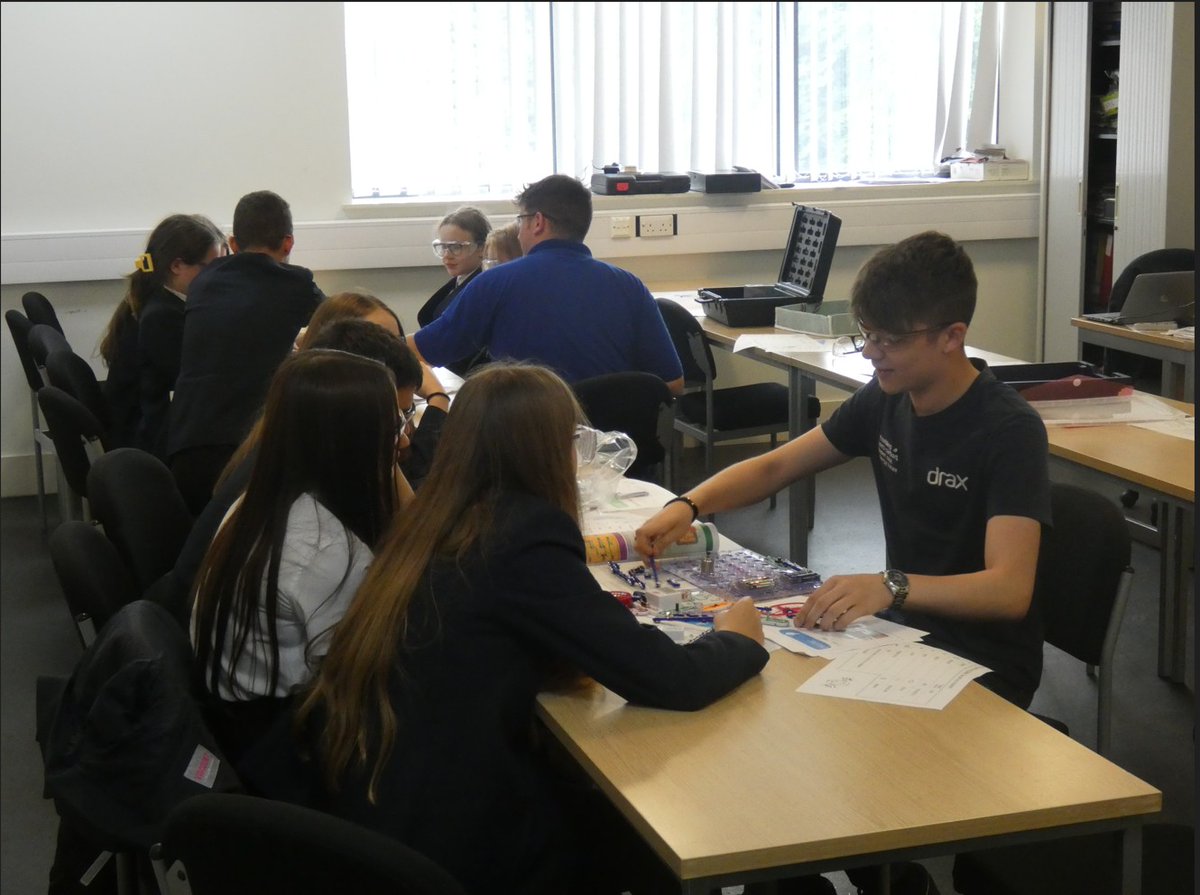SelbyCollege's tweet photo. Today we welcomed Year 9 students from @Barlby_High, @braytonacademy1, @HFCarlton and @HowdenSchool to our STEM event.

Students participated in a variety of STEM activities, led by College staff and industry experts from @DraxGroup and @Siemens.

Thanks everyone who took part 😊 https://t.co/wb937qbtu5