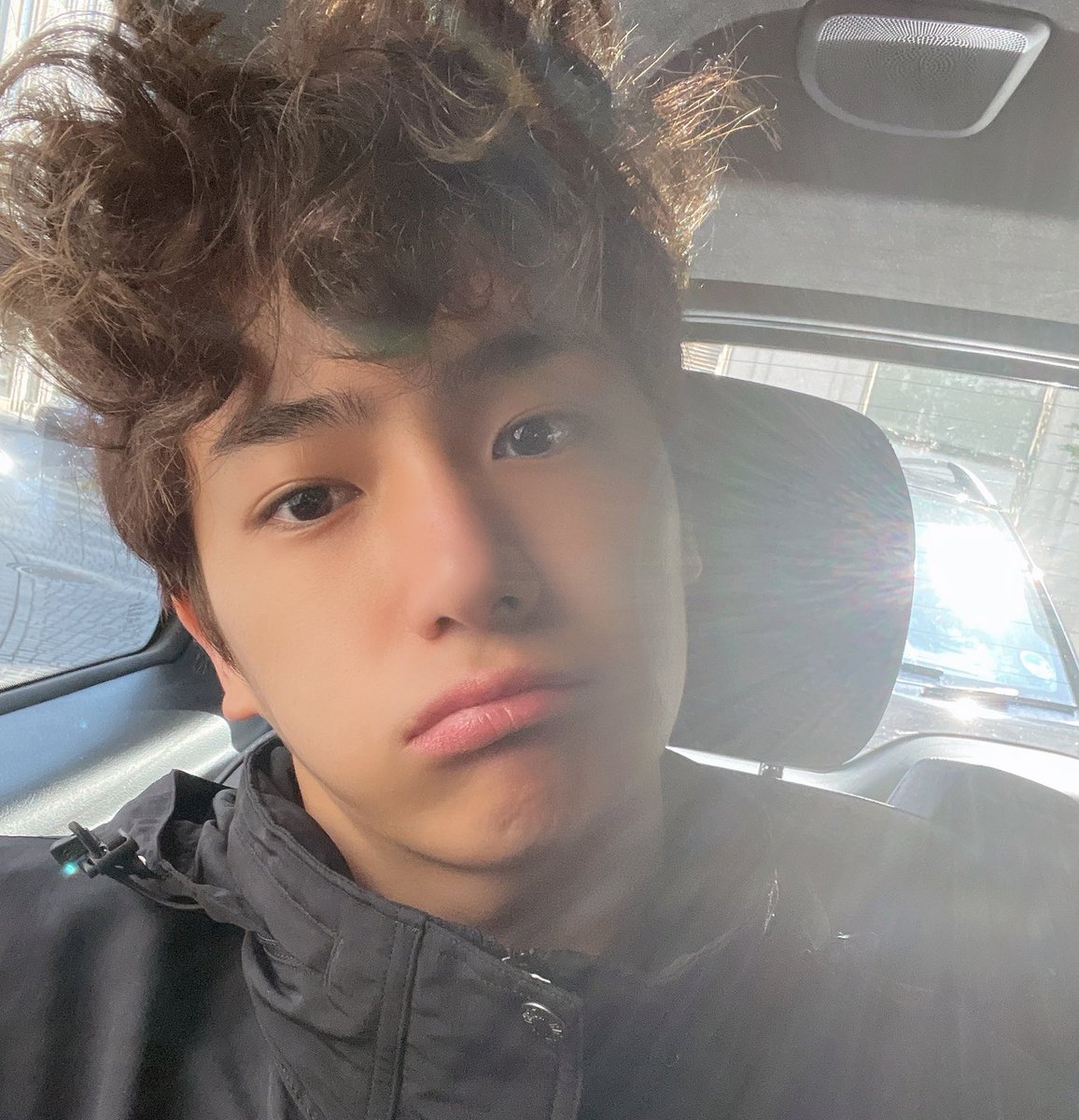 _odier's tweet photo. ช่วงนี้รู้สึกน้องดูมั่นใจขึ้นเยอะเลย ไปไหนมาไหนแบบไม่ได้ยืดผม มาลงรูปตอนผมหยิกเองแถมยังเป็นผมหยิกที่ไม่ได้เซ็ทเพื่อขึ้นสเตจด้วย ดีใจมากที่น้องเริ่มมีความมั่นใจที่จะแสดงออกมาทีละนิด น้องมิลน่ารักอยู่แล้ว จะแบบไหนที่เป็นน้องก็น่ารักทั้งนั้น🥺 https://t.co/0vF6X8GeeX