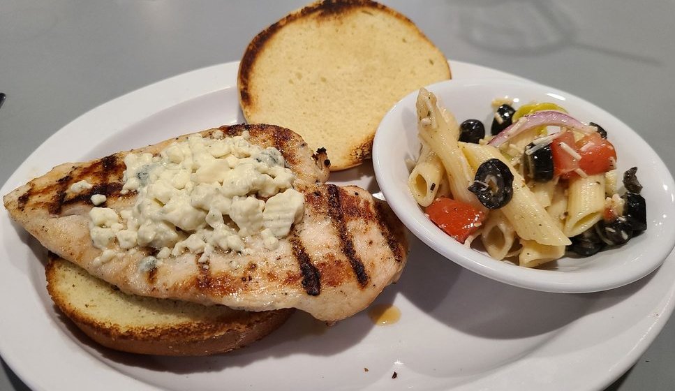 GatsbysPubGrill's tweet photo. We've got a hunch you just found your new favorite lunch 😏
.
Check out our specials! Served from 11am - 2pm
👉 https://t.co/WVsObifZvd

-
#Gatsbys #IndianapolisIN #IndyEats #IndyLife #IndyFood #IndyFoodie #IndyNightLife https://t.co/TTm8VYgyCl