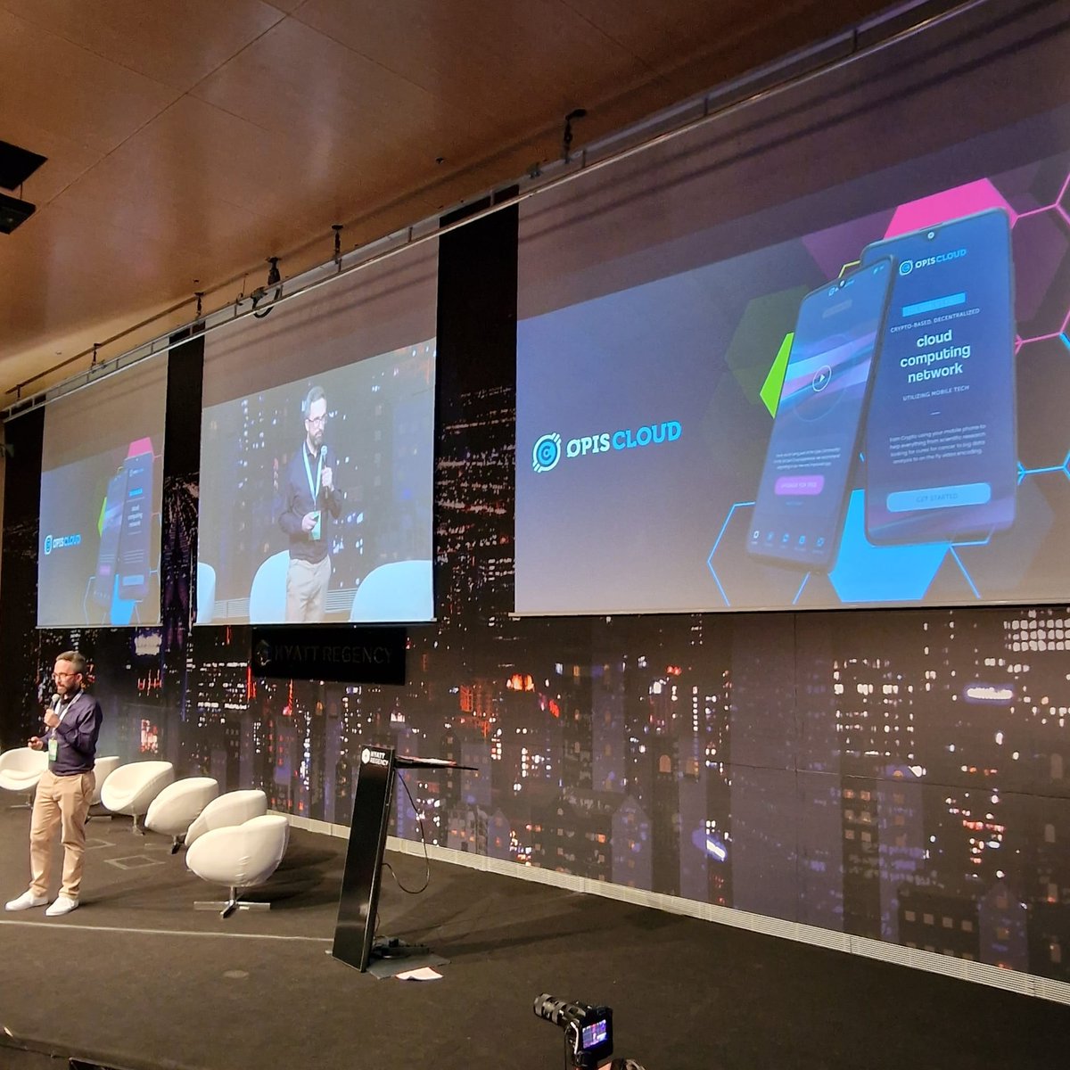 Opis Cloud tweet media