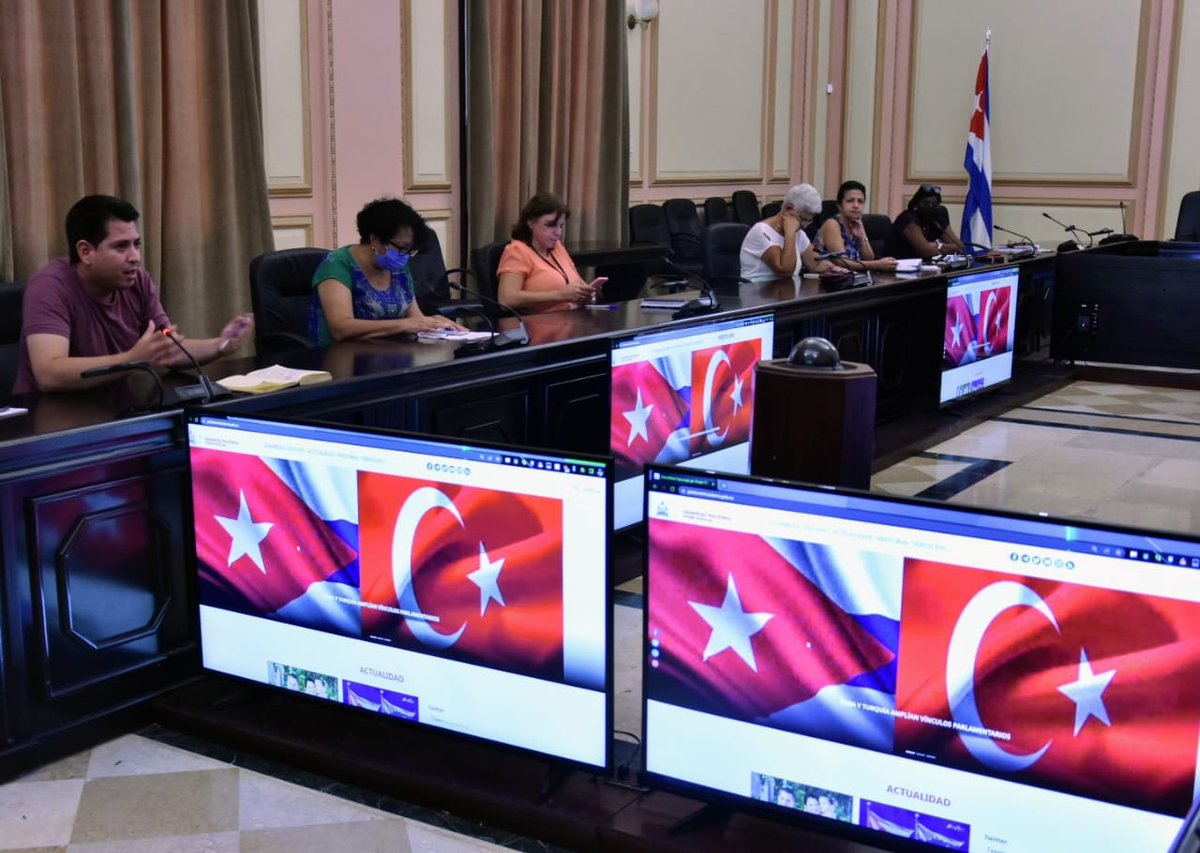 Presentado nuevo sitio web de la Asamblea Nacional del #PoderPopular de #Cuba🇨🇺 a trabajadores de Oficinas Auxiliares de <a href="/AsambleaCuba/">Asamblea Nacional Cuba</a>

➡️Contamos hoy con un sitio web moderno, dinámico, interactivo y visualmente atractivo,a disposición de la población en: parlamentocubano.gob.cu/historia-const…