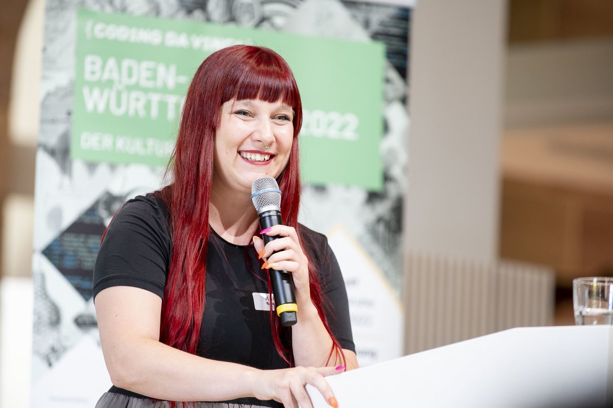 Coding da Vinci Baden-Württemberg 2022 (@cdvbw22) on Twitter photo Gibt's eigentlich noch einmal einen extra Applaus und sehr viele Herzen für unsere Moderatorin <a href="/RadtkeKathrin/">Kathrin Radtke</a>, die so charmant und souverän durch Kick-Off @zkmkarlsruhe und Preisverleihung <a href="/LMWStuttgart/">Landesmuseum Württemberg</a> führte?
Wir wünschen deinem Game-Projekt mit <a href="/SpellgardenDevs/">Ritual of Raven OUT NOW! 🔮✨</a> viel Erfolg!🔮 Gibt's eigentlich noch einmal einen extra Applaus und sehr viele Herzen für unsere Moderatorin <a href="/RadtkeKathrin/">Kathrin Radtke</a>, die so charmant und souverän durch Kick-Off @zkmkarlsruhe und Preisverleihung <a href="/LMWStuttgart/">Landesmuseum Württemberg</a> führte?
Wir wünschen deinem Game-Projekt mit <a href="/SpellgardenDevs/">Ritual of Raven OUT NOW! 🔮✨</a> viel Erfolg!🔮