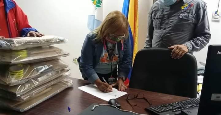 VasypcUnefa's tweet photo. 📌 #VASyPCTeInforma
En el Estado Sucre, Núcleo Sucre, Sede Cumaná, representantes del Núcleo Sucre, se dirigieron a las Oficinas del CNE ,sede Cumaná, para el retiro de los cotillones de votación, para la fiesta electoral a celebrarse este 29 de junio del presente año.
#ceppu https://t.co/dScXJGnHpQ