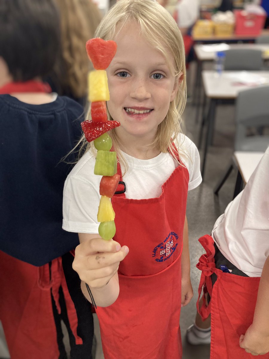 ysgolyddraig's tweet photo. #YYDtransition #YYDyear4 Thank you @LlantwitMajorSc for a great opportunity to experience an afternoon of food technology and P.E #YYDwellness https://t.co/hRlJTtNQpa