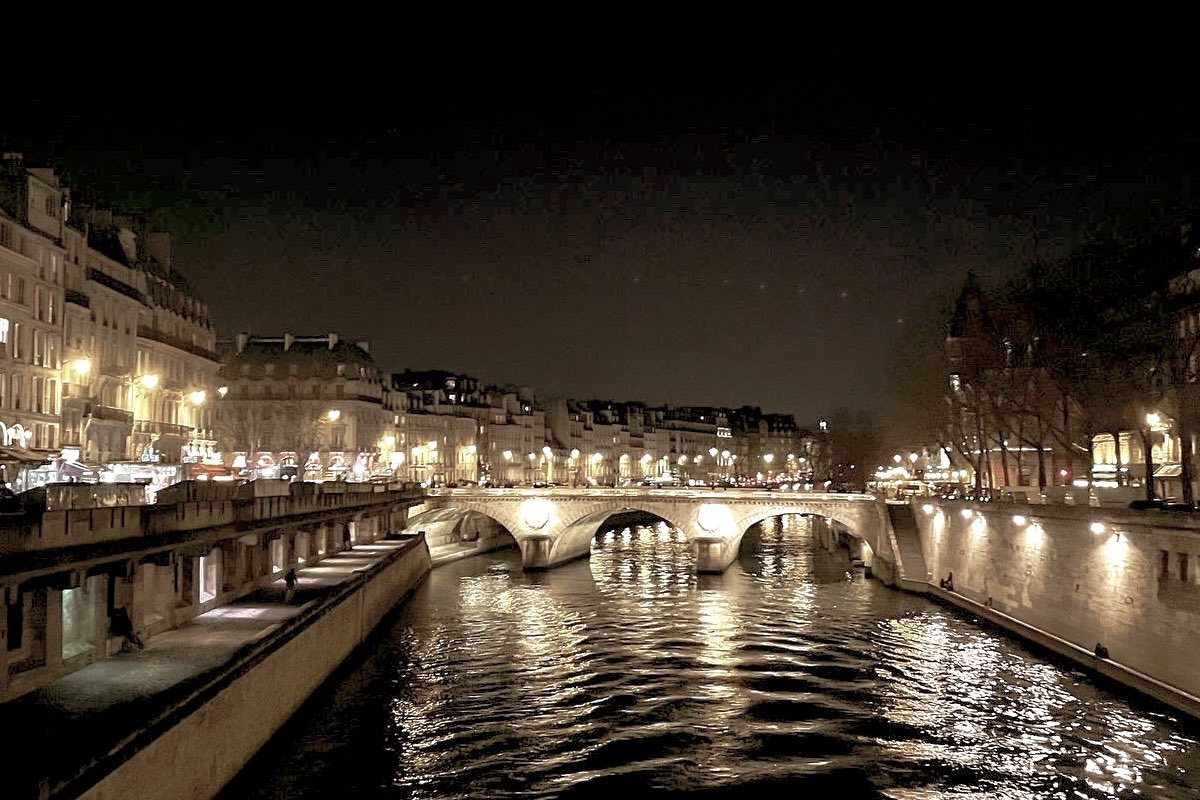 Ioviebun's tweet photo. loVer in Paris ♥︎ https://t.co/qkVY1xOeyH