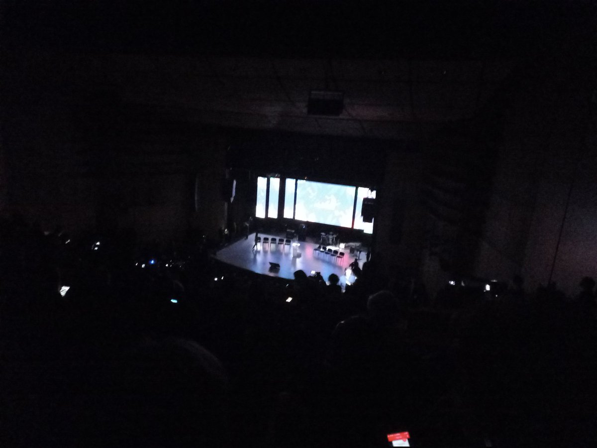 Inicia la sesión de entrega del informe de la <a href="/ComisionVerdadC/">Comisión de la Verdad</a> .