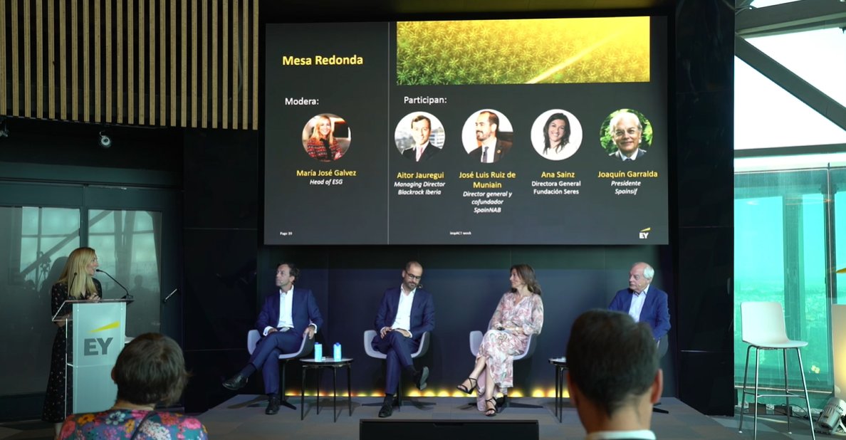 AnaSainzMartin's tweet photo. Acreditar el desempeño #ESG para captar recursos ya no es una opción. Un placer participar en la #EYImpACTWeek de @EY_Spain para presentar las conclusiones del trabajo conjunto que desarrollamos en nuestro #LabSInversores para clarificar el contexto de la #FinanciaciónSostenible. https://t.co/CaG3B42RjL