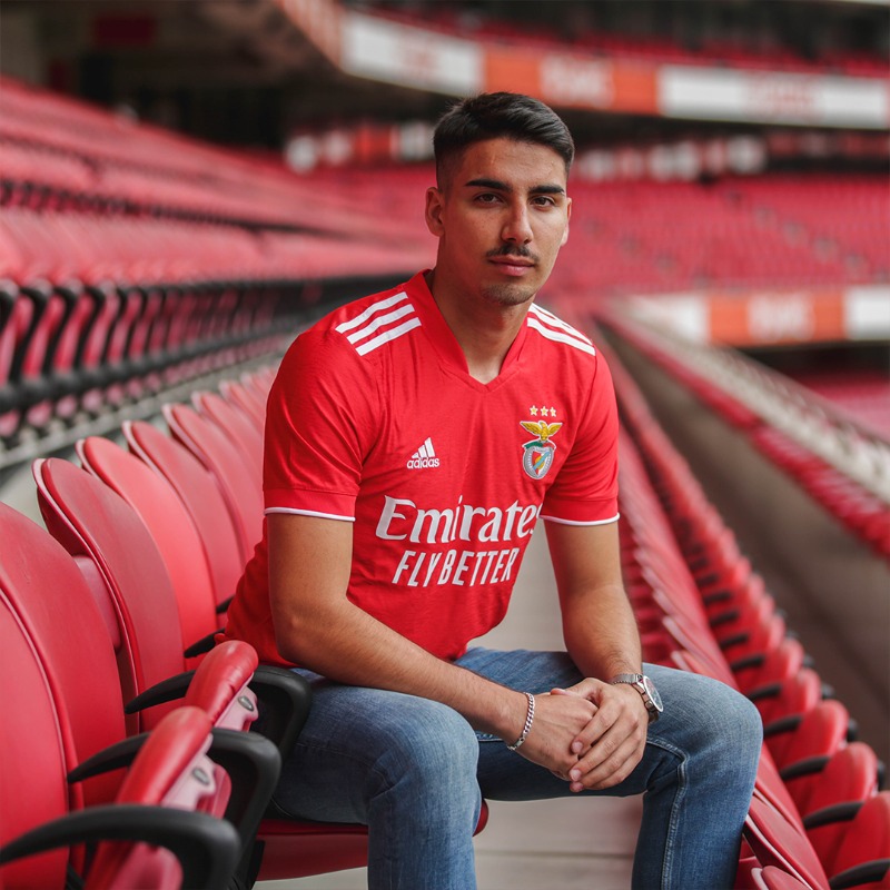 SLBenfica's tweet photo. ✍️ Bem-vindo, João Félix!