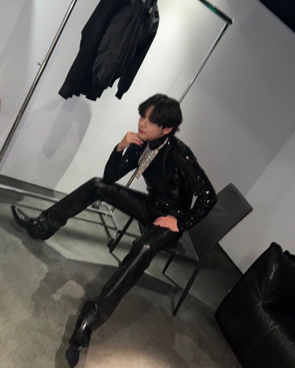 KimGiao7's tweet photo. ALWAYS TRUST TAEHYUNG
WE LOVE YOU TAEHYUNG #taehyung #v https://t.co/M45nqdmcCh