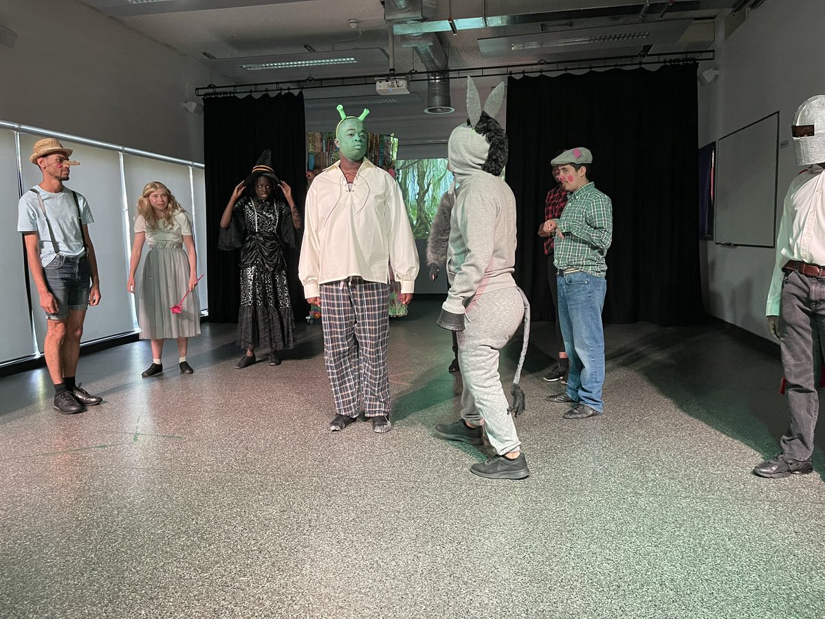 samparrett1's tweet photo. I think Lord Farquaard costume may be one of the best that Danny has made yet! Although the ones he’s made for himself as Donkey is pretty good too @LSECBexley 👏👏👏⭐️⭐️⭐️ https://t.co/mDhvETVAXz