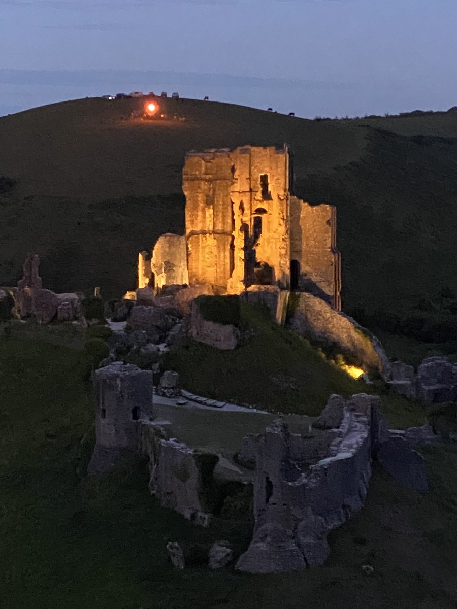 SkycamPilot's tweet photo. Corfe Castle #dronephotography #mavicpro https://t.co/O4eAlQiJWo