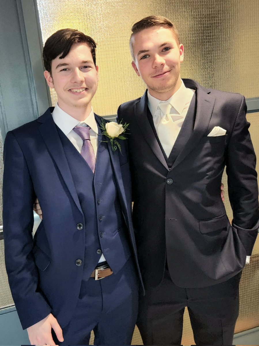 BallanceBrandon's tweet photo. Awesome time celebrating grad with my buddy Adam last night!
#grad2022 https://t.co/EO4td37OIE