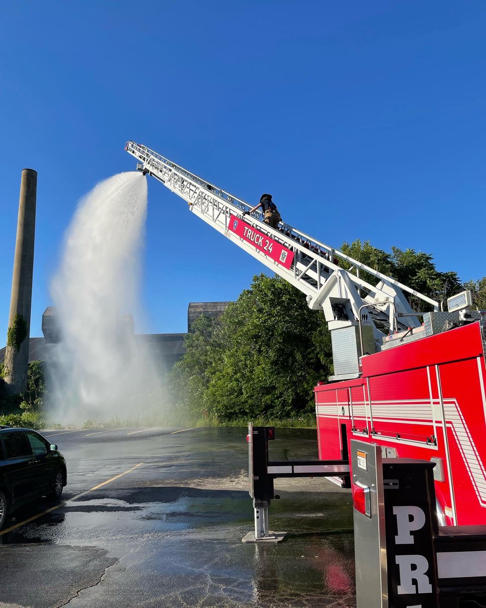 SWGFD24's tweet image. ruck company training last evening, drilling on water tower operations.