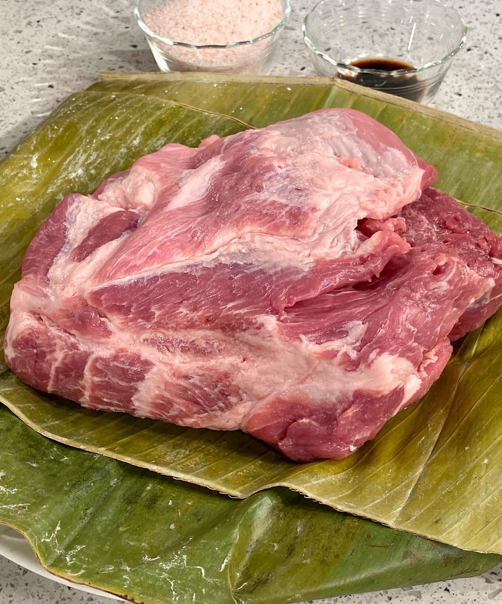 ChefKevinBelton's tweet image. So simple and so good…..Kalua Pork. We are gonna it is on Hawaiian Buns in the bean gasser app but Monica already said she is also using the leftovers for quesadillas. #shreddedpork #soversatile #homemade #cookingsegment #cookinwithchefkevin #beon4 @WWLTV